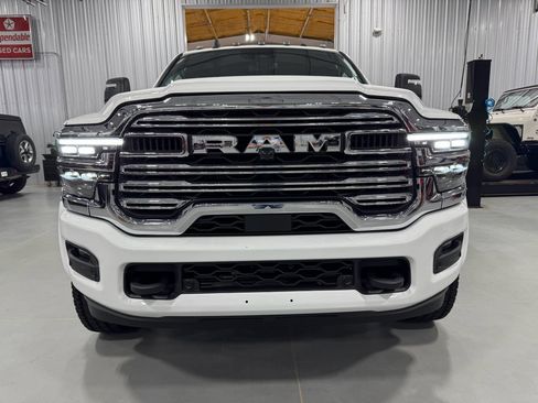 New 2025 RAM 4500 4x4 Crew Cab DRW w/ Laramie Trim Package image 21