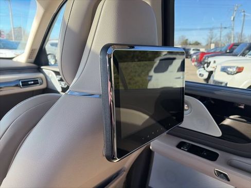 Used 2023 Lincoln Aviator Reserve w/ Equipment Group 201A AWD/4WD image 17