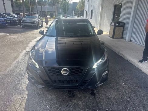 Certified 2022 Nissan Altima 2.5 SR w/ Midnight Edition Package FWD image 3