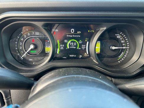 Used 2024 Jeep Wrangler Unlimited Rubicon 4xe AWD/4WD image 25