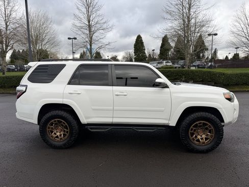 Used 2017 Toyota 4Runner SR5 image 9