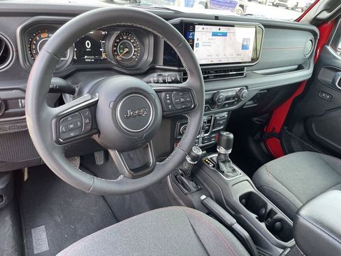 Used 2025 Jeep Wrangler Unlimited Rubicon image 9