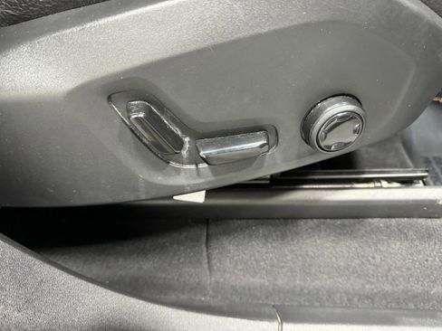 Used 2018 Volvo XC90 T6 Momentum w/ Convenience Package image 20