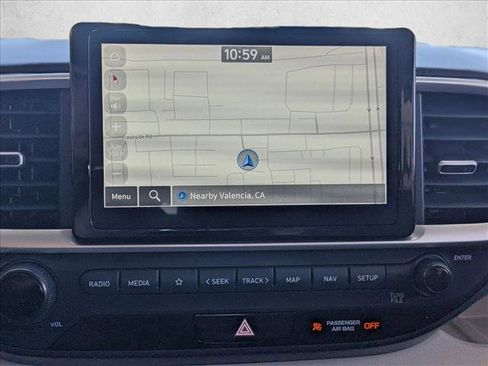 Used 2025 Hyundai Venue Limited FWD image 13
