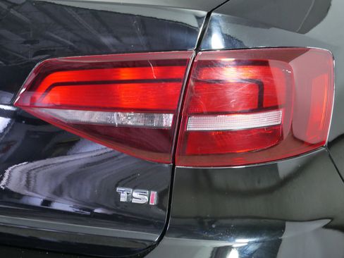 Used 2017 Volkswagen Jetta S image 17