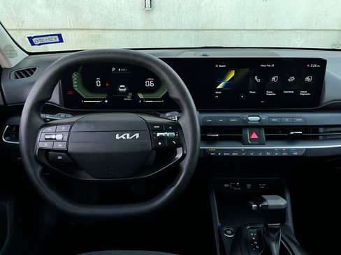 Used 2025 Kia K4 LXS image 13