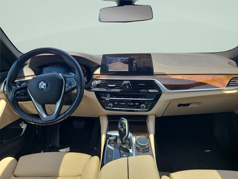 Used 2020 BMW 530i w/ Premium Package RWD image 11
