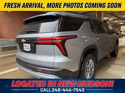 Used 2025 Chevrolet Traverse LT AWD/4WD image 3