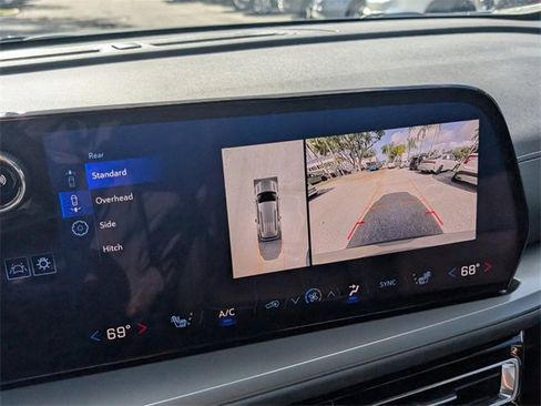 Certified 2025 Chevrolet Traverse LT w/ Driver Confidence Package image 19