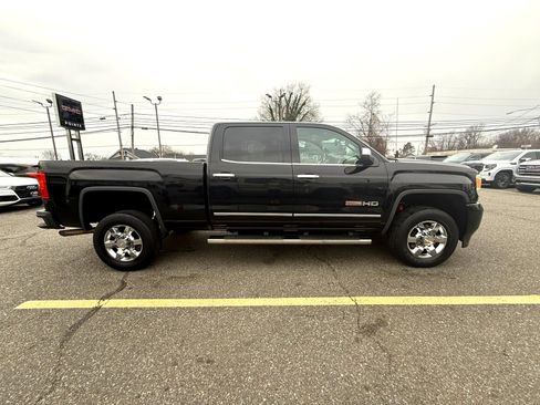 Used 2015 GMC Sierra 2500 SLT w/ All-Terrain HD Package image 9