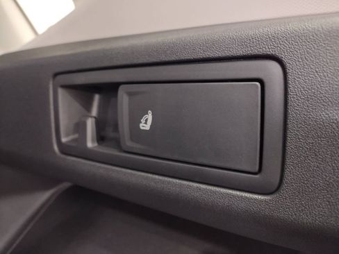 New 2026 Volkswagen Tiguan SE image 18