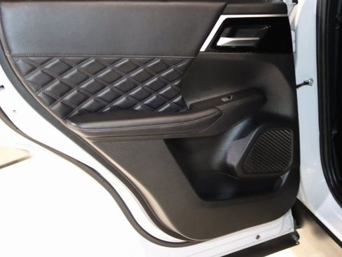 Used 2024 Mitsubishi Outlander 4WD Plug-In Hybrid image 54