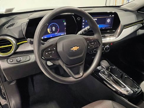Used 2024 Chevrolet Trax LT image 18