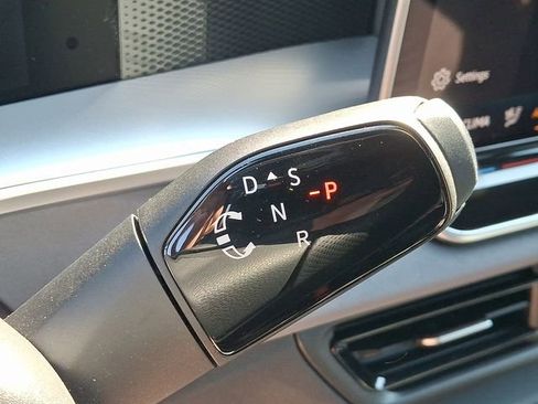 Certified 2025 Volkswagen Tiguan SE R-Line AWD/4WD image 22