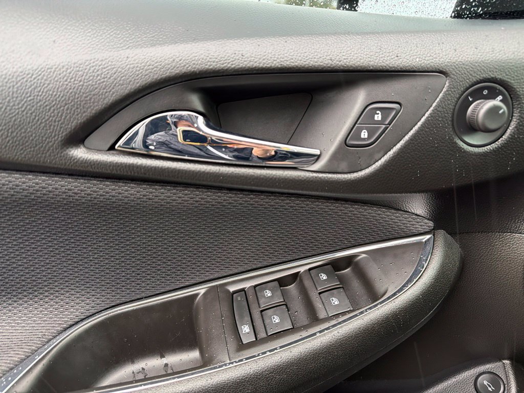 Used 2018 Chevrolet Cruze LT w/ Convenience Package FWD image 19