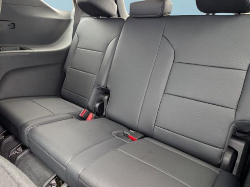 New 2026 Chevrolet Traverse High Country image 14