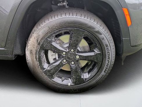 New 2025 Jeep Grand Cherokee L Limited w/ Black Appearance Package image 9