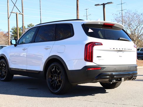 Used 2022 Kia Telluride EX w/ EX Premium Package image 3