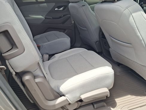 Used 2019 Chevrolet Traverse LT FWD image 23