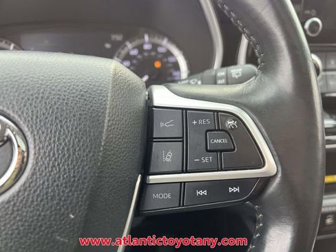 Used 2023 Toyota Highlander XLE AWD/4WD image 31