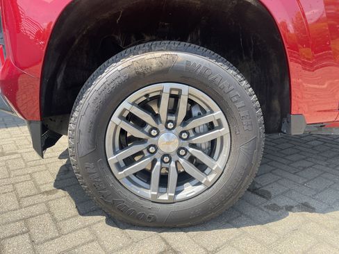 Used 2023 Chevrolet Colorado LT w/ LT Convenience Package II image 11