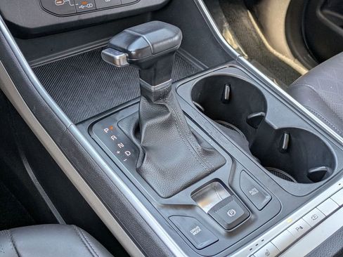 Used 2025 Kia Carnival FWD image 18