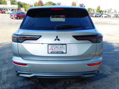 New 2025 Mitsubishi Outlander SE image 4
