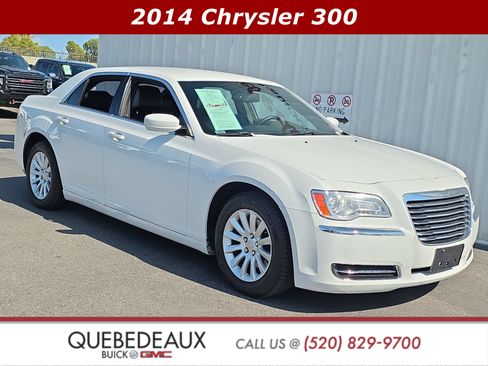 Used 2014 Chrysler 300 RWD image 1