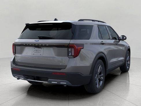 Used 2026 Ford Explorer Active w/ Active Comfort Package AWD/4WD image 9