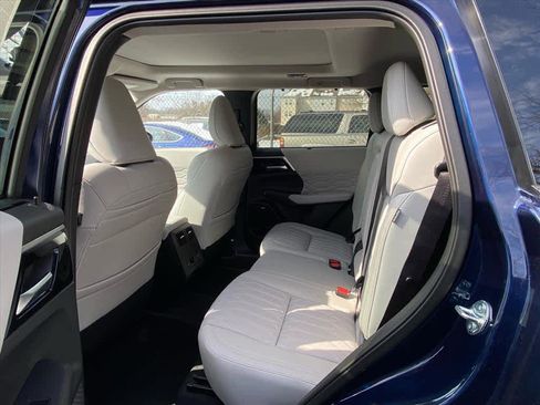 New 2026 Mitsubishi Outlander SEL image 13