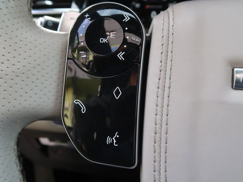 Used 2018 Land Rover Range Rover Velar image 41