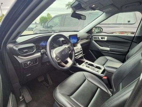 Used 2023 Ford Explorer XLT w/ Equipment Group 202A AWD/4WD image 3