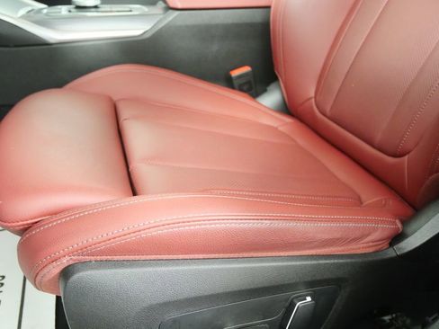 Used 2025 BMW 330i Sedan image 9