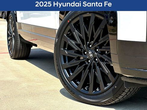 Used 2025 Hyundai Santa Fe Calligraphy FWD image 2