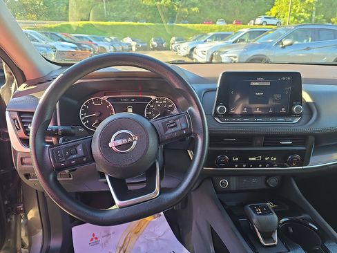 Used 2023 Nissan Rogue SV image 15