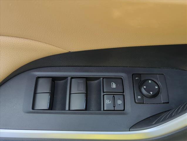 Used 2019 Toyota RAV4 XLE w/ Convenience Package FWD image 10