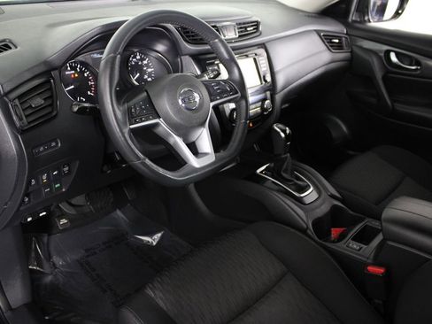 Used 2017 Nissan Rogue SV w/ SV Premium Package image 18