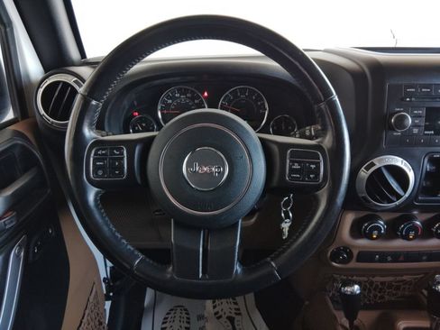 Used 2016 Jeep Wrangler Unlimited Rubicon w/ Connectivity Group AWD/4WD image 25
