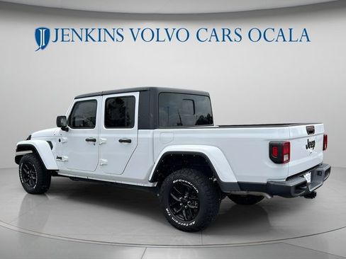Used 2022 Jeep Gladiator Sport AWD/4WD image 6