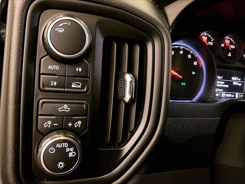 Used 2020 Chevrolet Silverado 1500 Custom w/ Custom Value Package image 30