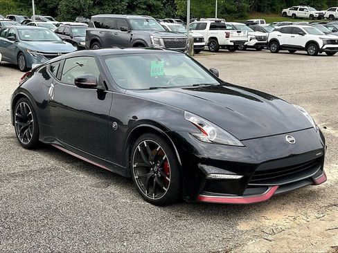 Used 2020 Nissan 370Z NISMO RWD image 2