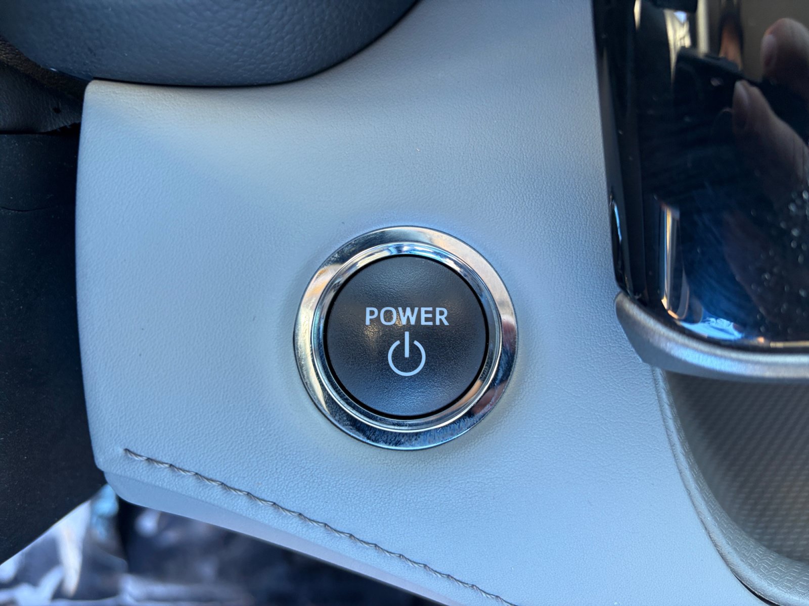 Used 2023 Toyota Highlander LE AWD/4WD image 20