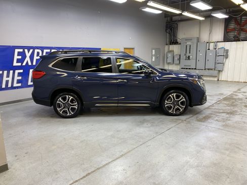 Used 2025 Subaru Ascent Touring w/ Popular Package #2 image 8