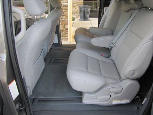 Used 2020 Toyota Sienna XLE w/ XLE Navigation Package FWD image 16