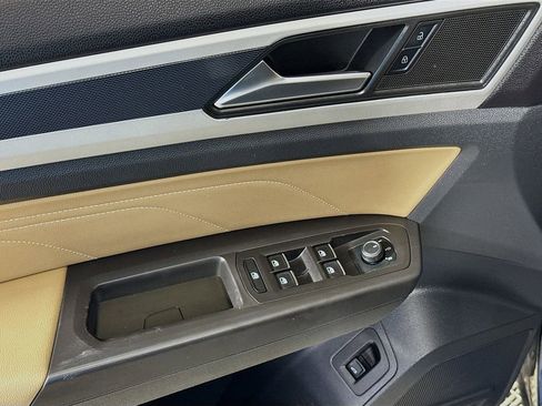 Used 2022 Volkswagen Atlas Cross Sport SE image 18