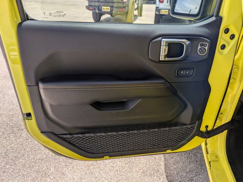Used 2024 Jeep Wrangler Unlimited Sahara AWD/4WD image 12