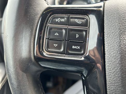 Used 2014 Chrysler Town & Country S FWD image 18