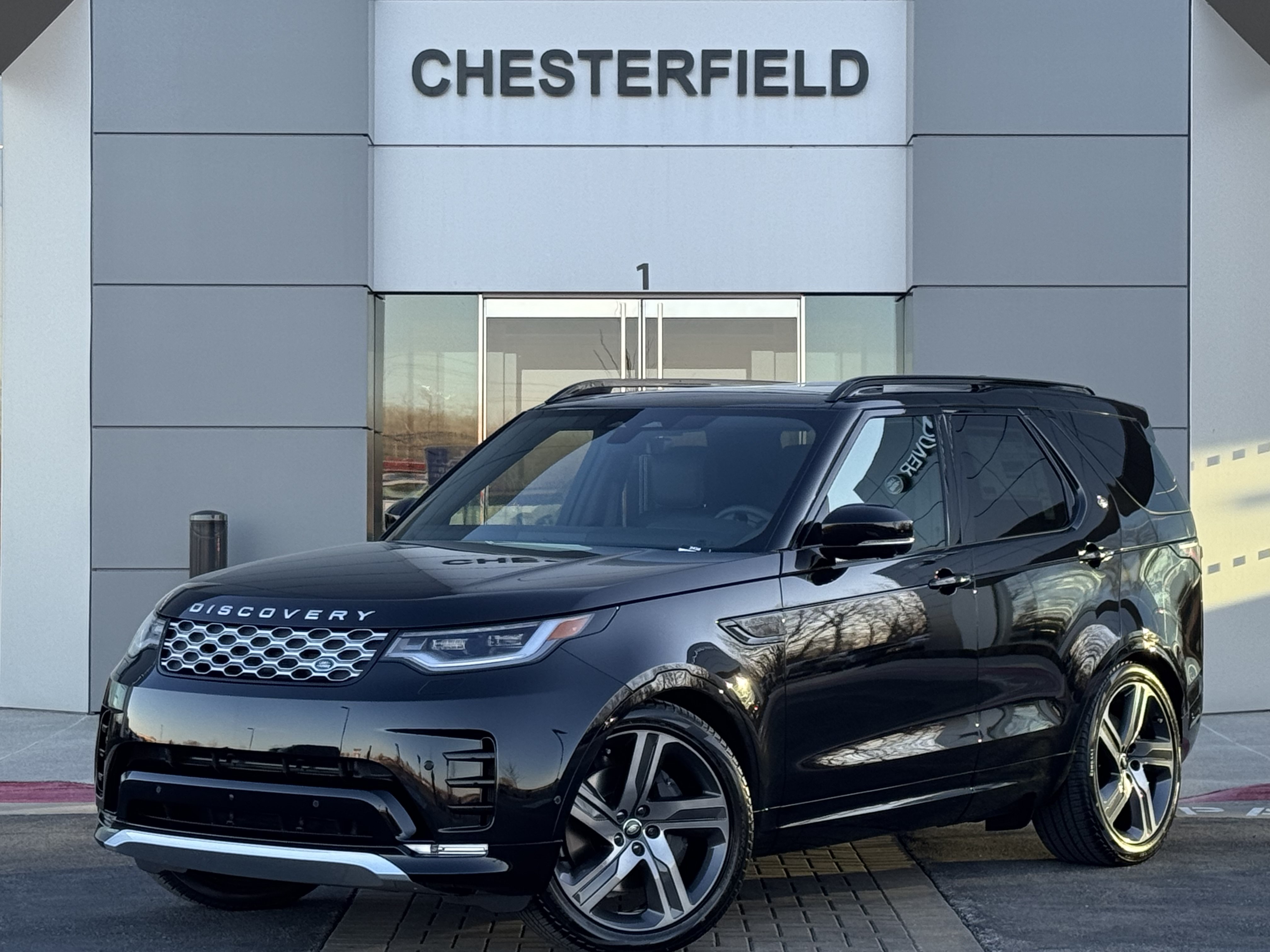 New 2026 Land Rover Discovery Limited Edition AWD/4WD image 1