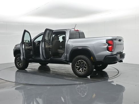 Used 2024 Chevrolet Colorado ZR2 w/ Technology Package image 37