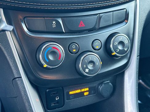 Used 2022 Chevrolet Trax LS w/ Tint and Cruise Package AWD/4WD image 15